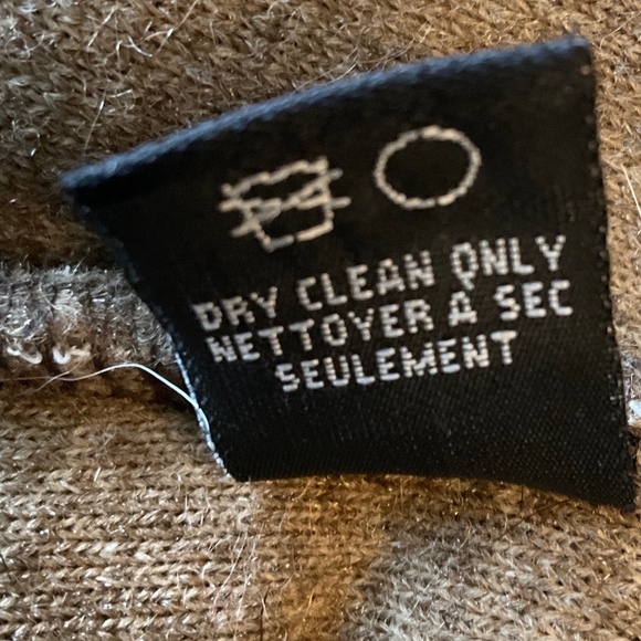 Faux Fur Vest. OUTDOOR EDITION by PARKHURST.  EXCELLENT CONDITION! Very pretty! - Picture 9 of 9